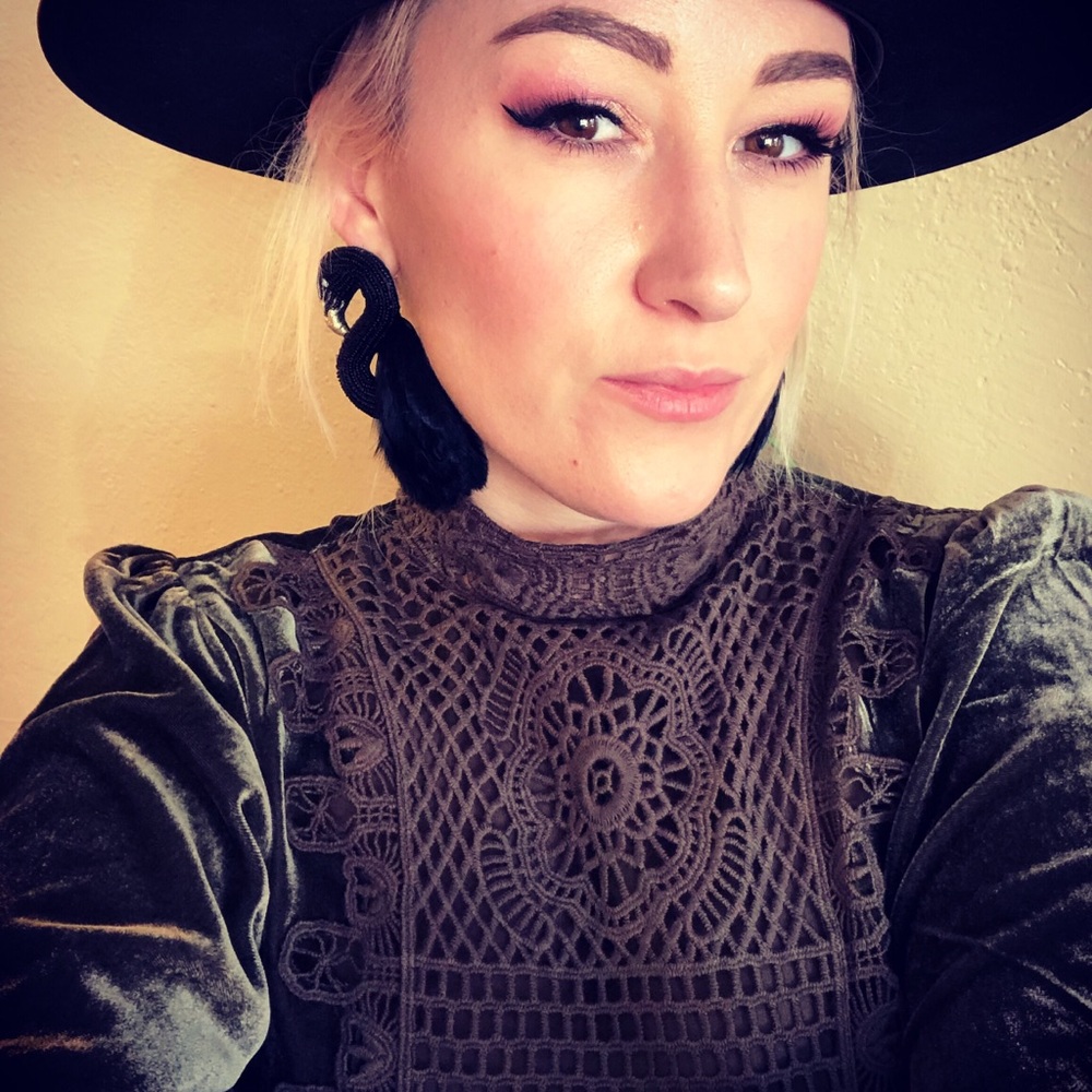 Meet your Posher, Hillary